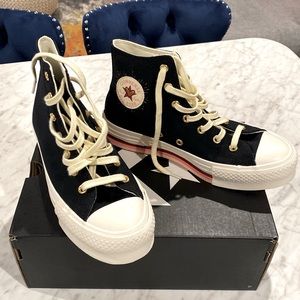 CONVERSE CHUCK TAYLOR HEART SHOES♥️💛